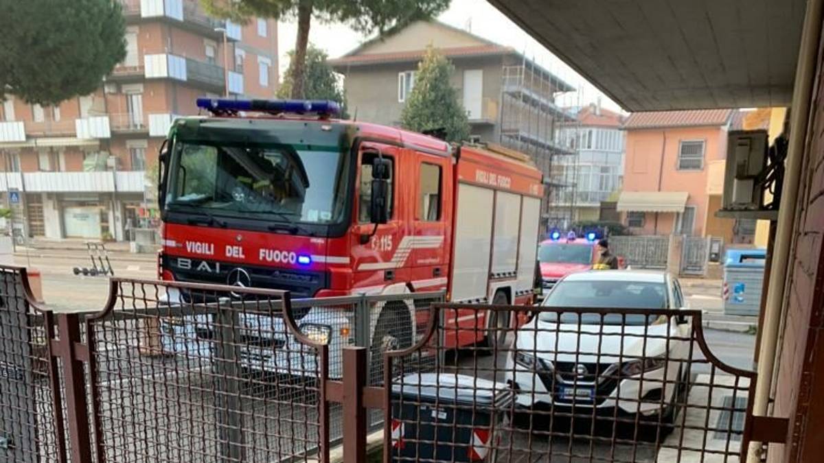 Cesena, gas lasciato aperto: bimbi salvati in una palazzina