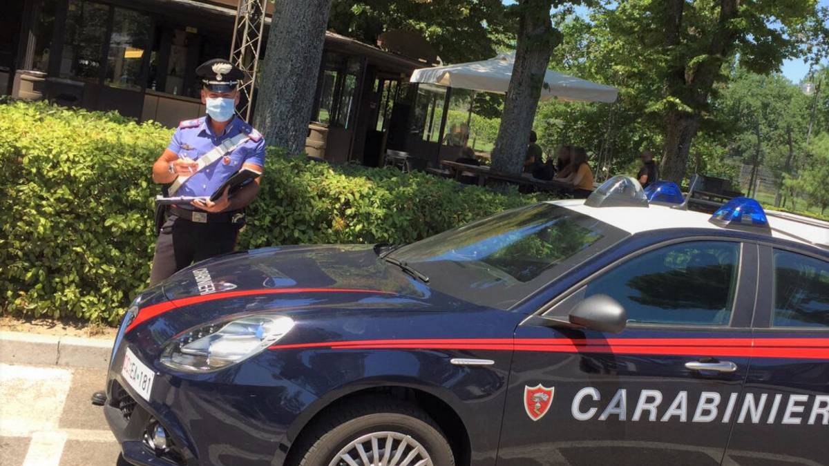 Imola, denunciati dieci ragazzi per aver picchiato un 17enne