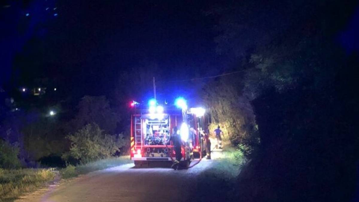 Cesena: incendio doloso sulla collina di via Monte Massa