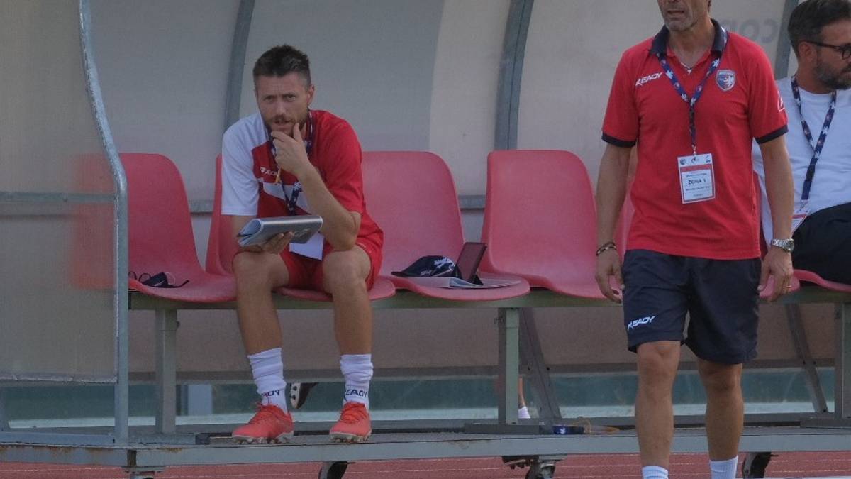 Calcio C, Imolese, strattona l'arbitro: 8 giornate di squalifica a Zecchi