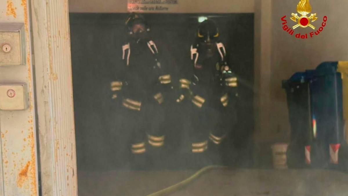 Forlì, incendio in un garage