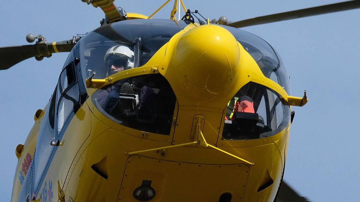 Rimini, incidente: un'auto la investe in sella alla sua bici, donna 40enne gravissima