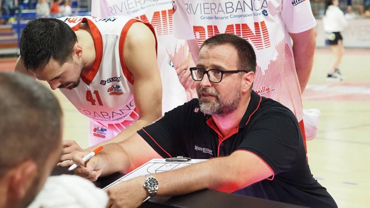 Basket A2, il nuovo corso di Rimini avanti con coach Ferrari