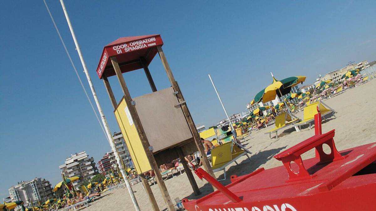 Riccione. Bagnina trans salva una donna in mare. Arcigay plaude alla coop di salvamento