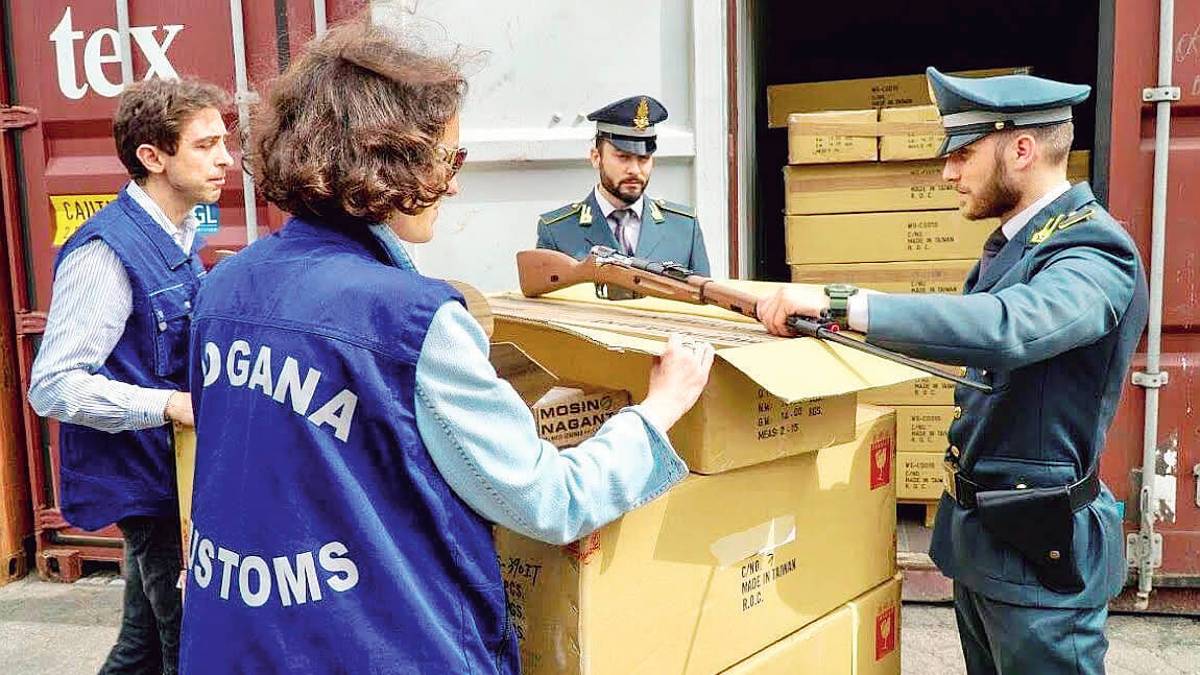 Le armi pericolose sequestrate a Ravenna erano riproduzioni per giochi di guerra