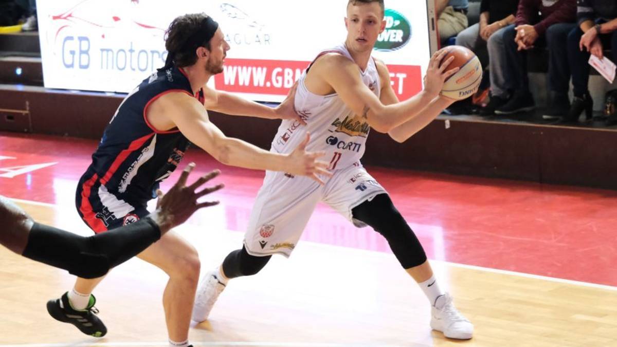 La Naturelle lotta, ma Udine passa al Pala Ruggi (75-84)