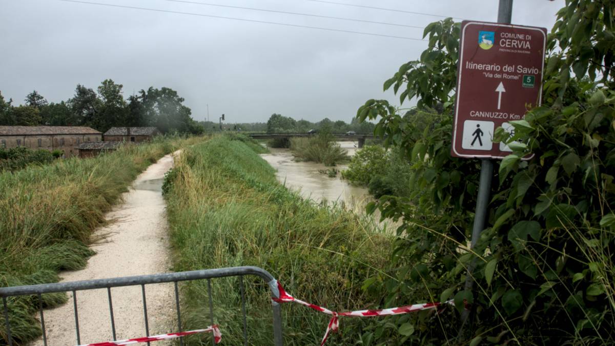 Maltempo, rischio di esondazione, a Russi evacuate via argine destro e sinistro Lamone