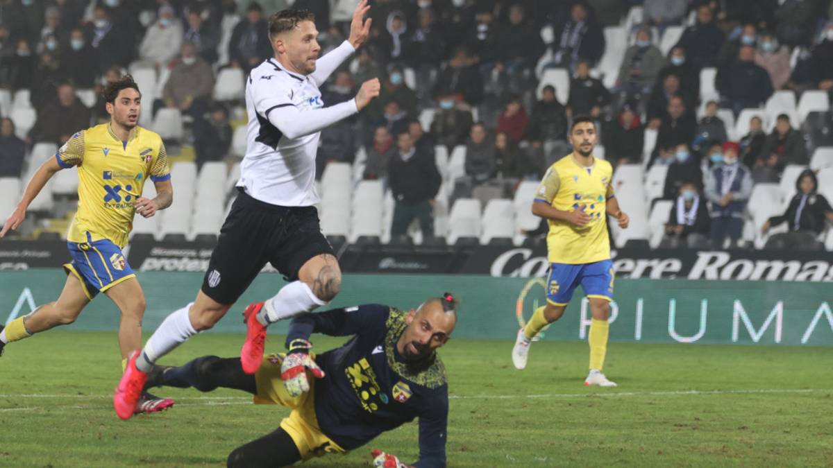 Calcio C, il Cesena sta per scegliere il portiere: volata tra Tozzo, Offredi e il super veterano Ginestra
