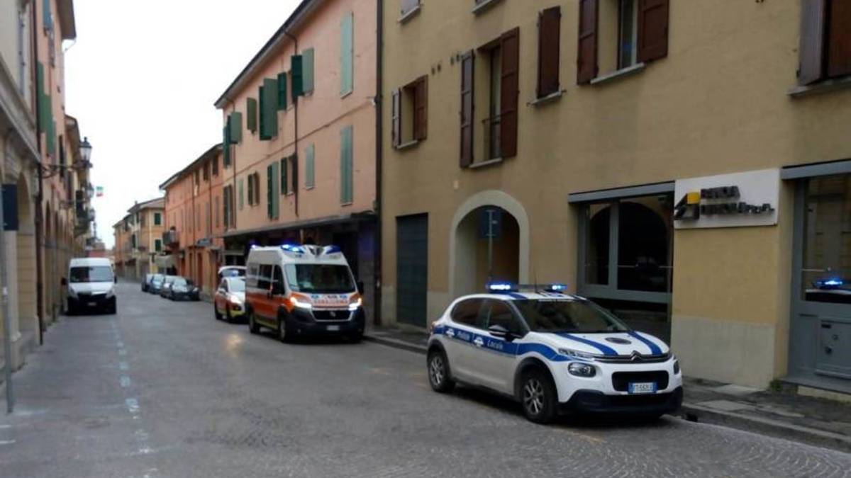 Polizia locale salva un uomo, durante i controlli sull'ordinanza anticoronavirus