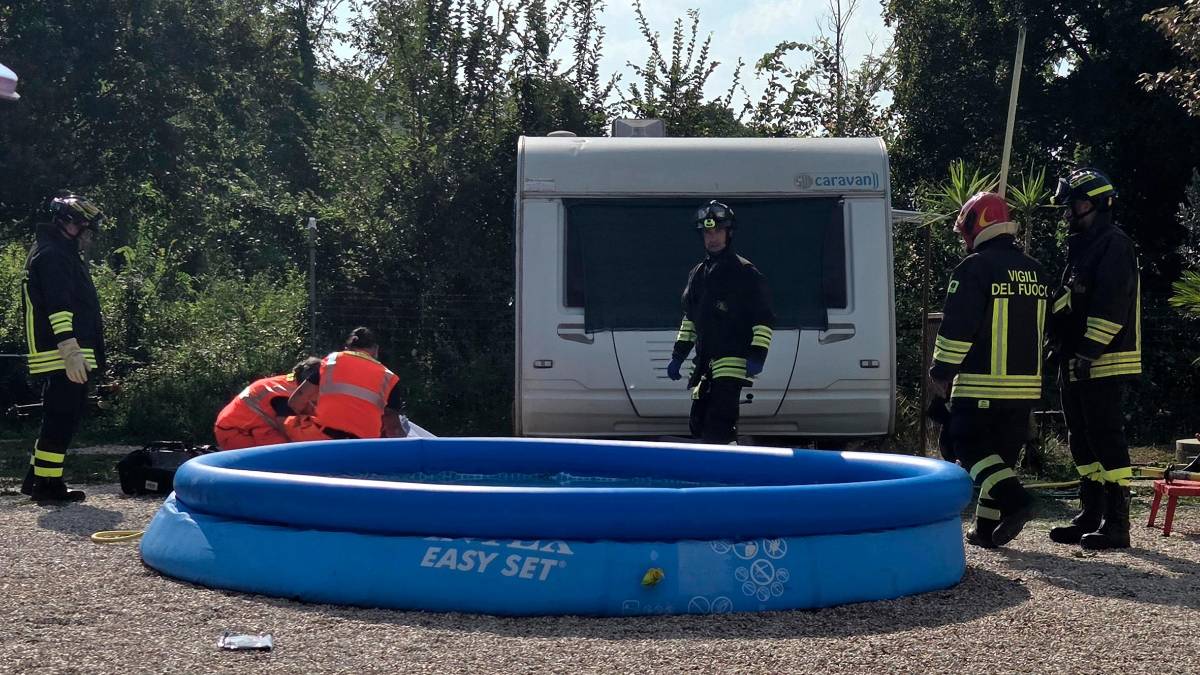 Rimini, uomo di 60 anni muore folgorato mentre cerca di liberare un cane