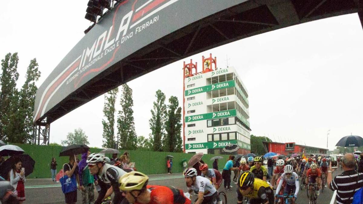 Ciclismo, il Mondiale 2020 a Imola: le reazioni politiche