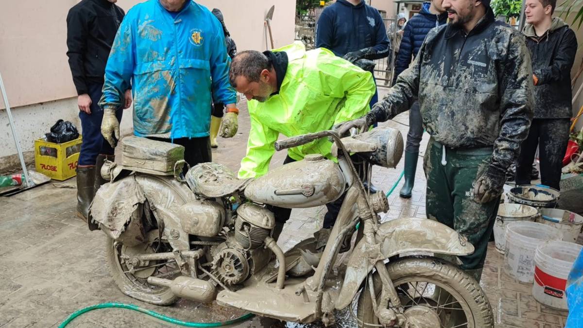 La moto del viaggio di nozze dei miei genitori tornerà più bella di prima, come la mia Cesena VIDEO