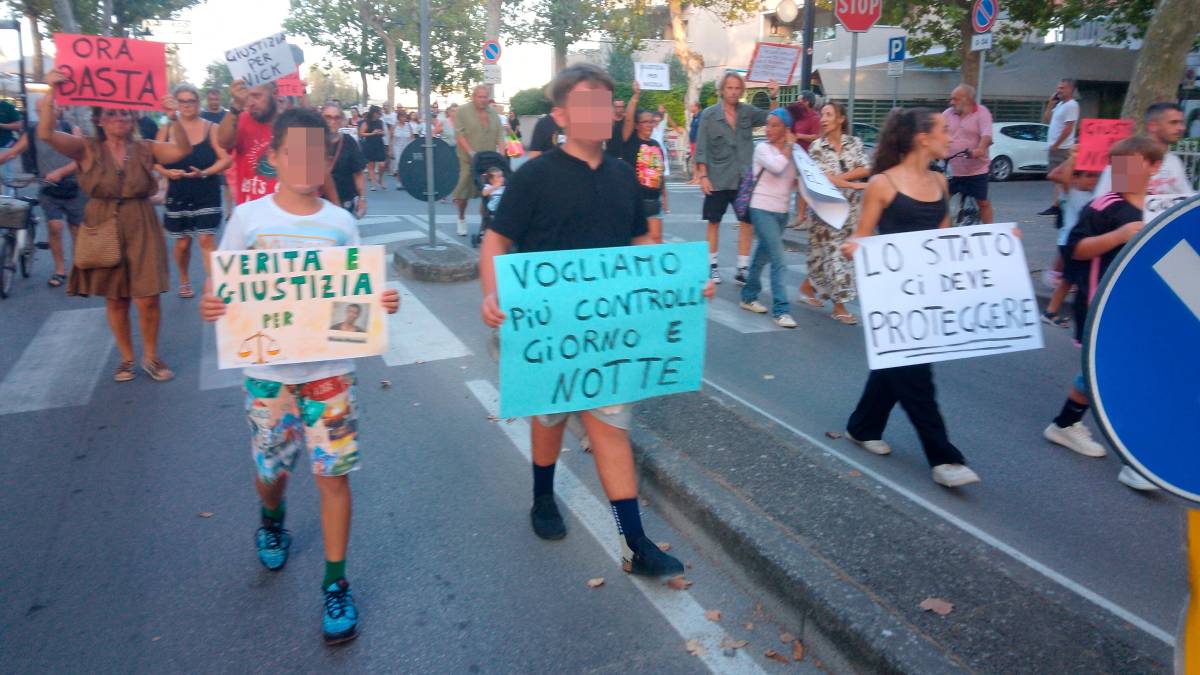 Cervia in strada a un mese dall’omicidio: «Giustizia per Nick»