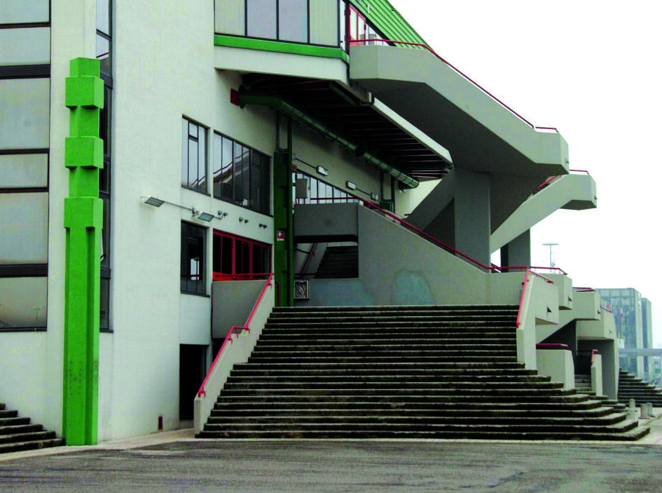 Forlì-Cesena, l'Unieuro Arena punto di primo contatto per i pullman di profughi