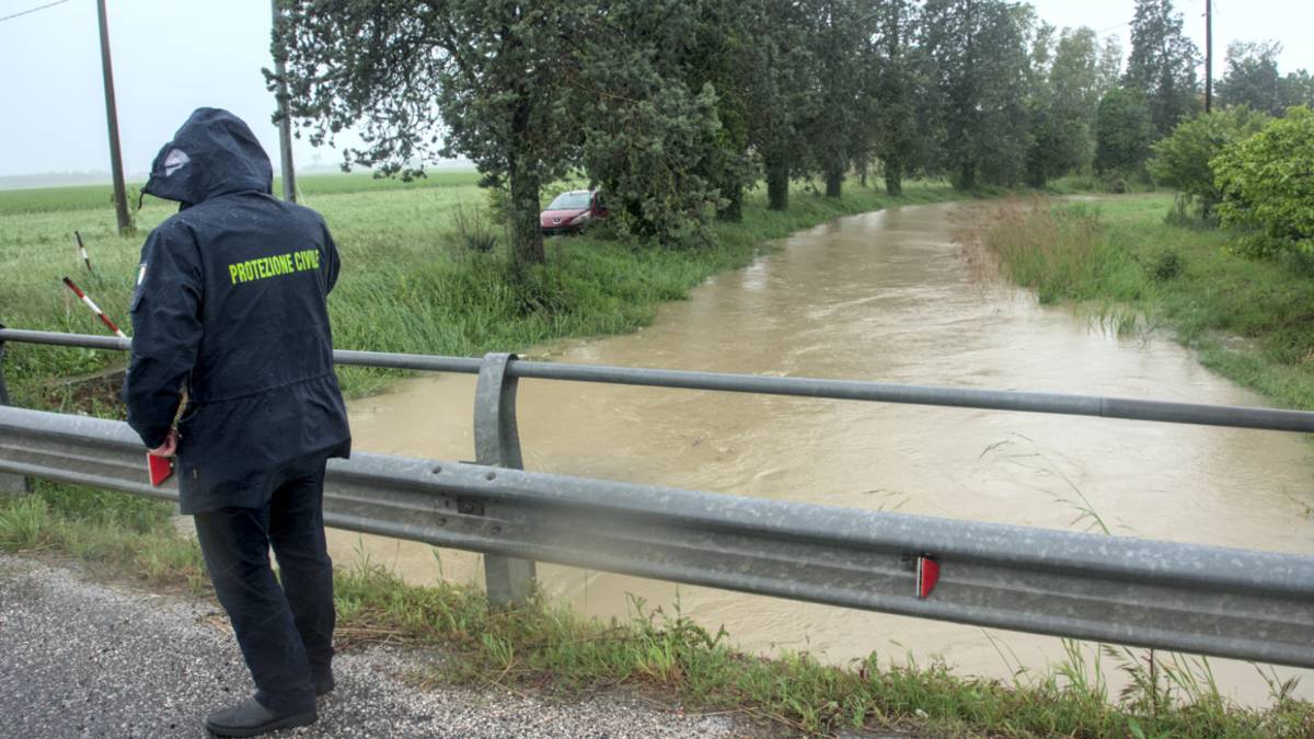 Maltempo, emergenza anche a Ravenna ondata di piena attesa per le 19.30. Rischio esondazioni. Non uscite, salite ai piani alti
