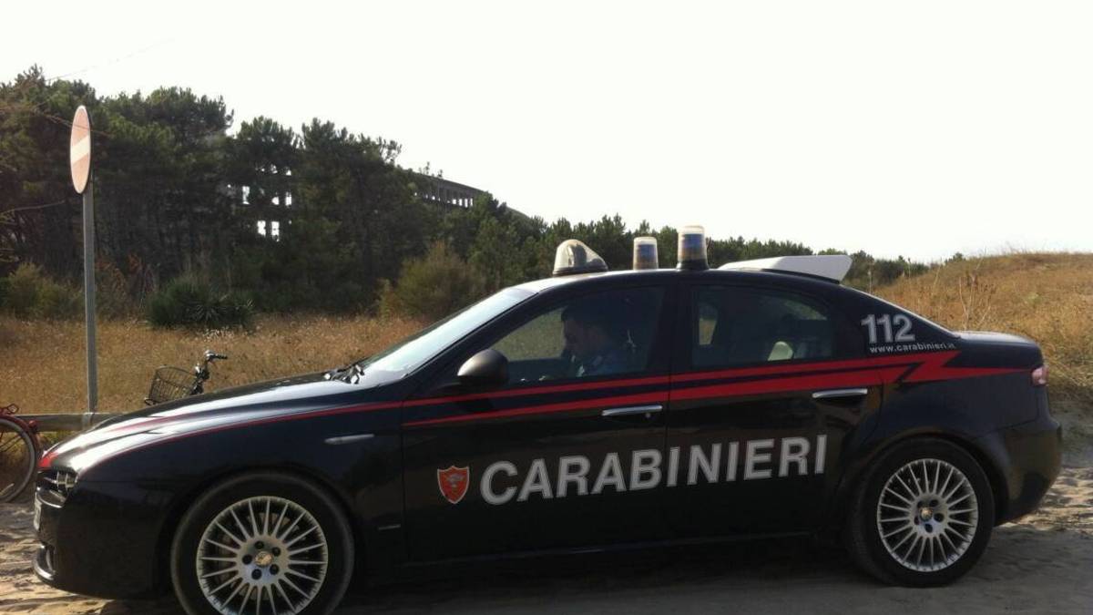 Accoltellato in casa a Milano Marittima mette la foto su Facebook