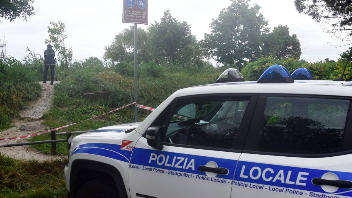 Rimini. Pretende di usare la polizia locale come taxi e aggredisce gli agenti: giovane arrestato
