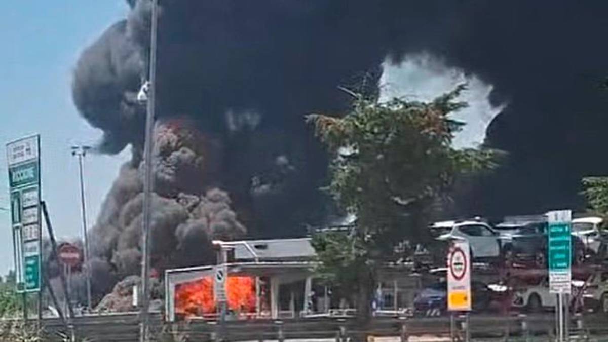 Riccione, incendio al casello: si punta alla riapertura per la mattina di venerdì 19 giugno