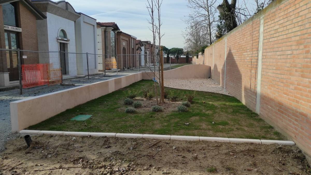 Cesenatico, cimitero: terminati i lavori per l'area spargimento ceneri