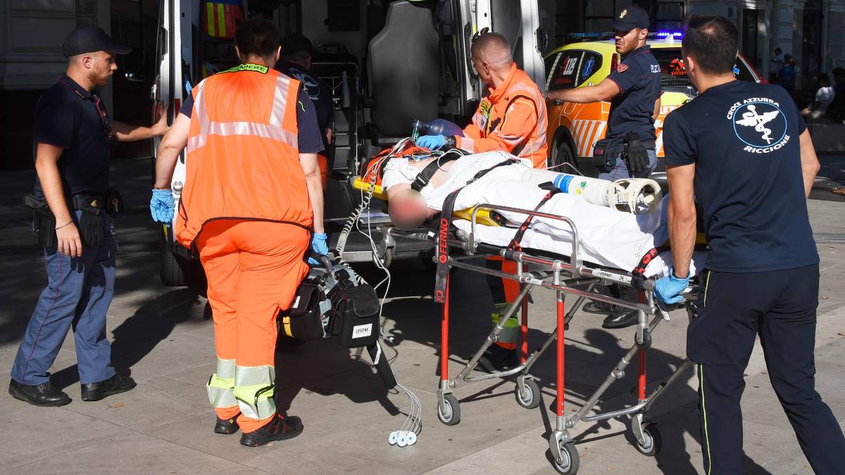 Rimini, paura in stazione: urta il treno in arrivo e rimbalza sulla banchina, è gravissimo FOTOGALLERY