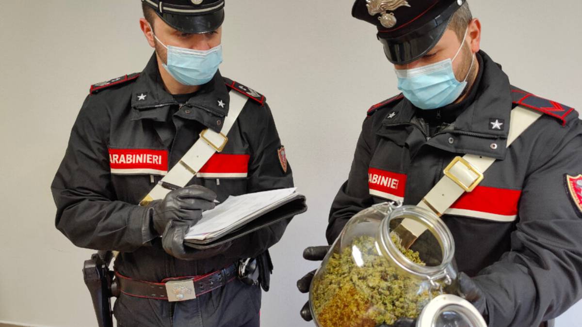 Forlì, deve scontare tre anni: trovato con bazar della droga