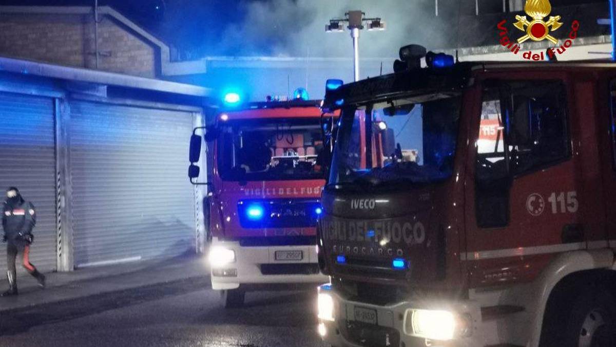 Faenza, tetto smontato e incendiato. Sotto accusa i muratori licenziati
