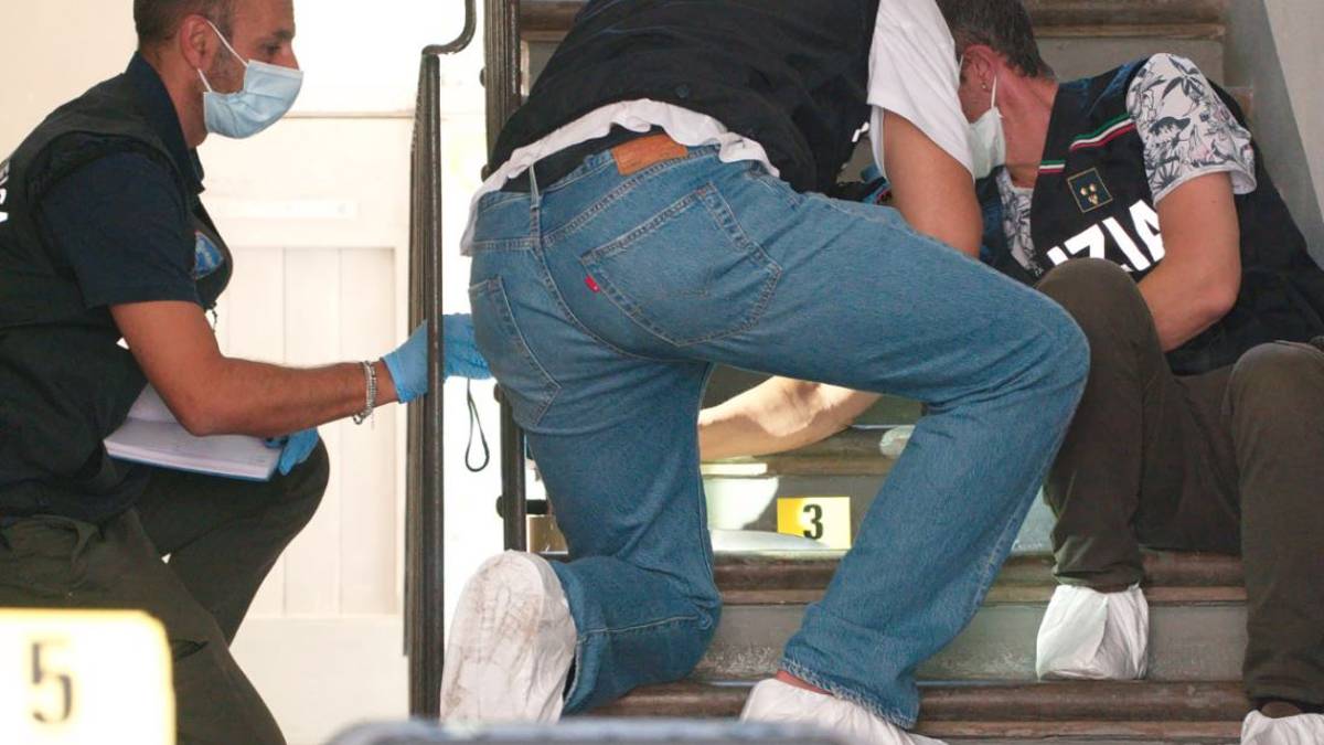 Ravenna. Dopo l'omicidio due ordinanze per Piazza Baracca: stop all'alcol dalle 18 e niente vetro