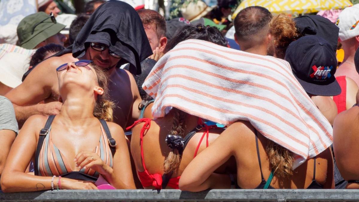 Ravenna, quelle file infinite sotto il sole: gli eroi del Jova Beach Party - Gallery