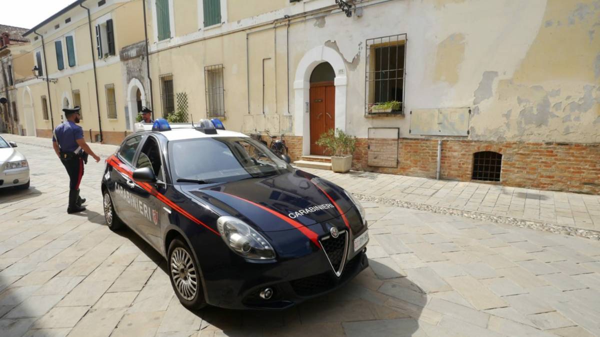 Cervia, una 35enne finisce all'ospedale con ferite da taglio all'addome