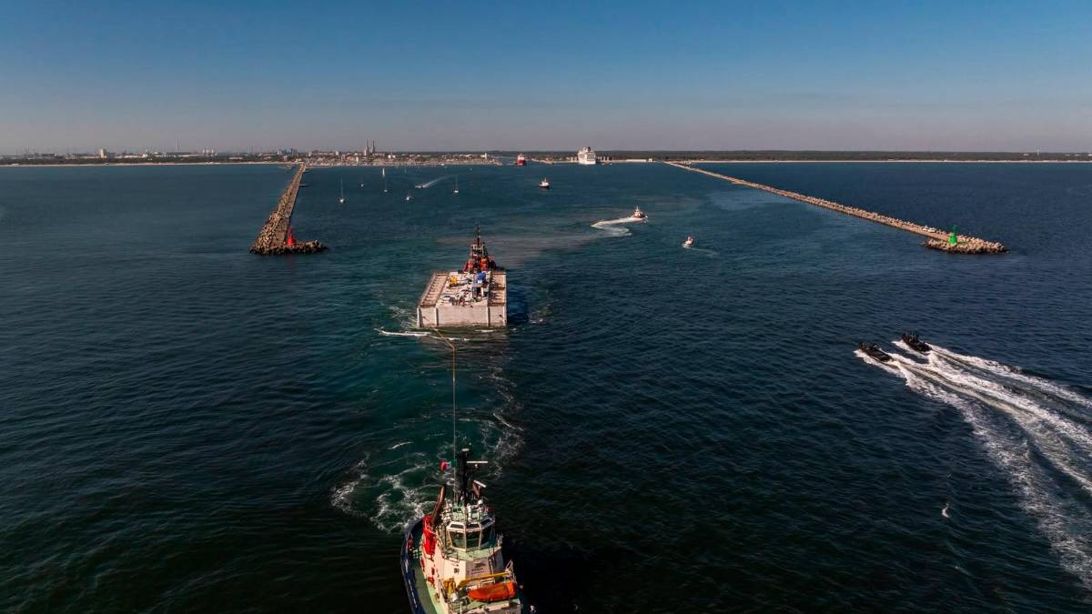 Ravenna, una diga da 900 metri a protezione del rigassificatore: posato il primo dei 18 cassoni - Gallery