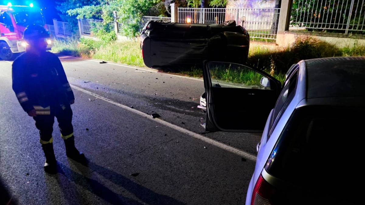 Coriano, incidente: tamponamento nella notte e un’auto si ribalta - Gallery