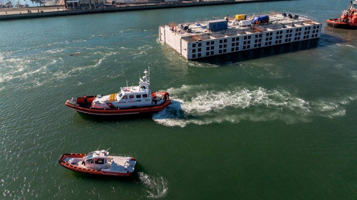 Ravenna, una diga da 900 metri a protezione del rigassificatore: posato il primo dei 18 cassoni - Gallery