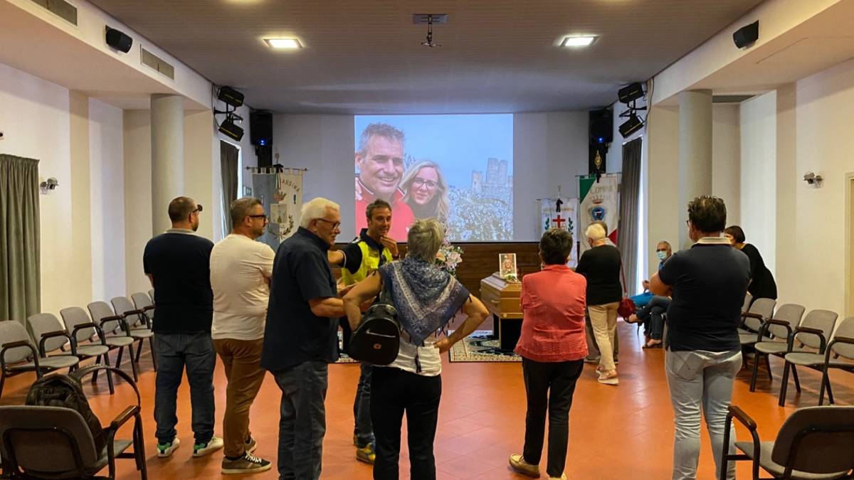 Sarsina: folla commossa e continua alla camera ardente di Silvia e Ugo