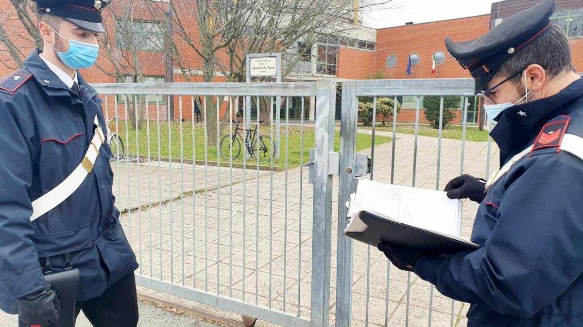Ladri-vandali in azione nella notte nelle scuole di Rimini