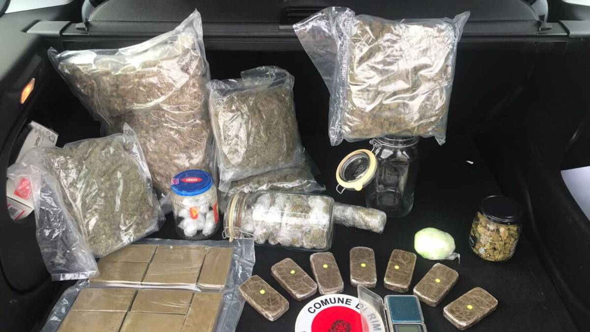 Rimini. Droga tra le fatture in ufficio, arrestato 33enne