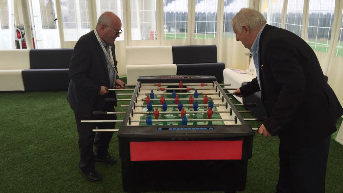 Calcio, morto Carlo Tavecchio: quella lunga partita a biliardino al Manuzzi di Cesena