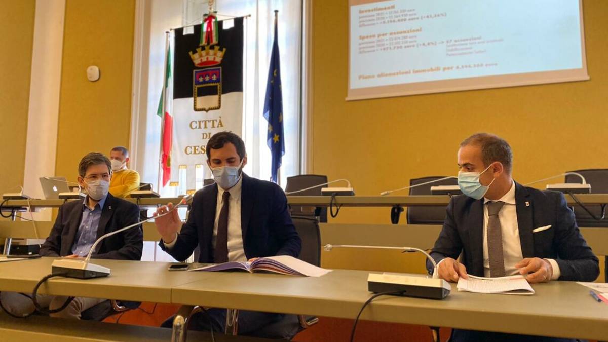 Cesena, in bilancio più investimenti, assunzioni e case popolari