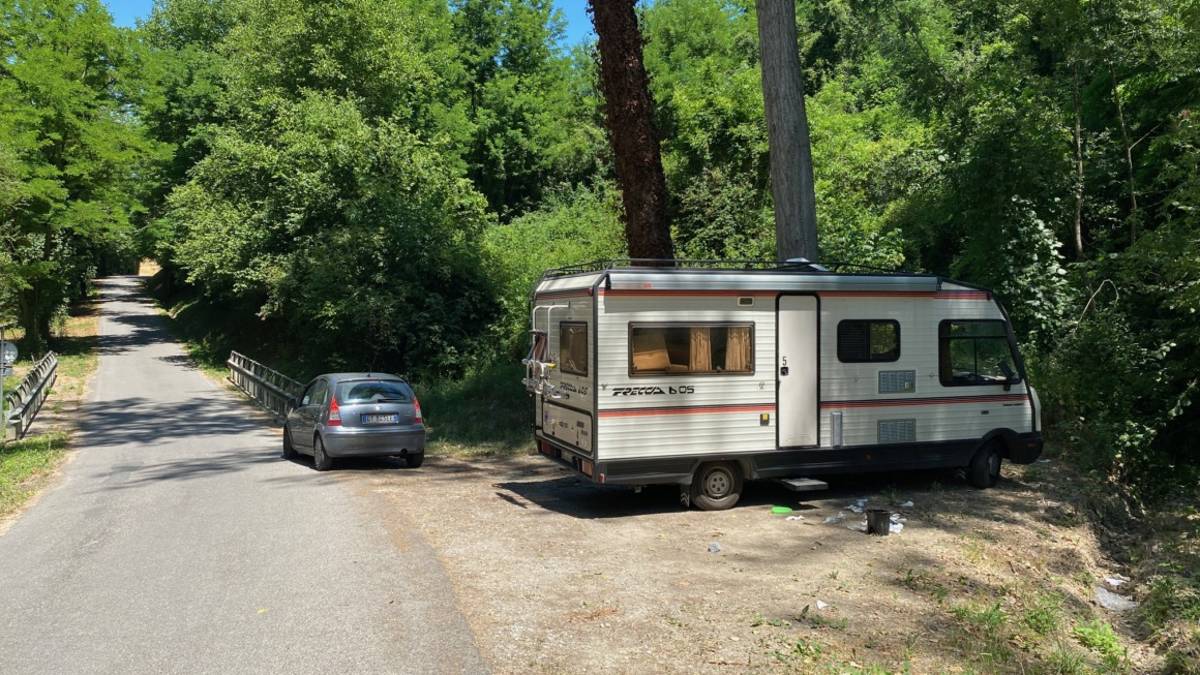 Cesena, nudo in strada e in panico per i draghi, picchiò due anziani: condannato
