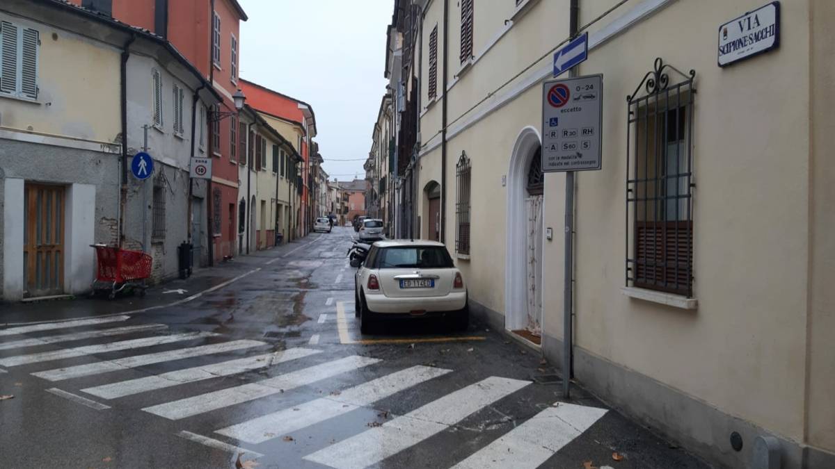 Cesena, famiglia con tre bambine sotto sfratto: rete d'aiuto dei vicini per l'emergenza casa