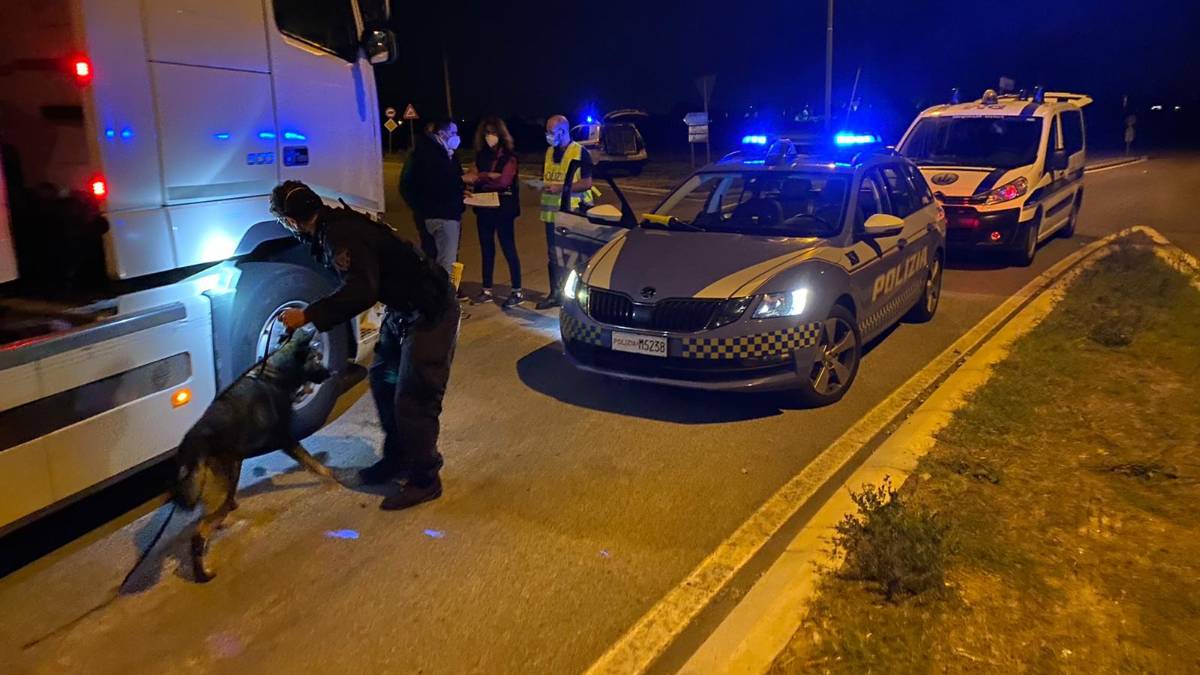Rimini, il controllo ai camion fa spuntare 44 violazioni