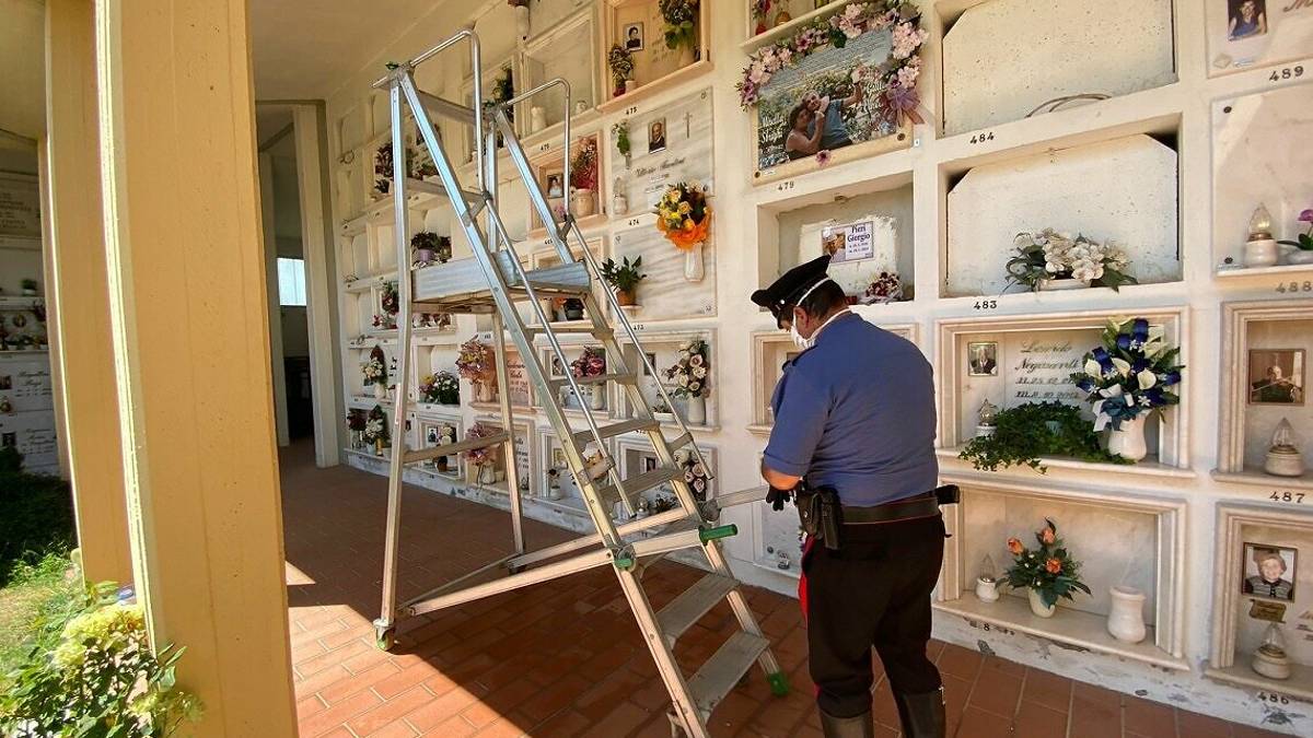 Cesena: cade da una scala al cimitero di Ruffio, gravissima una 69enne