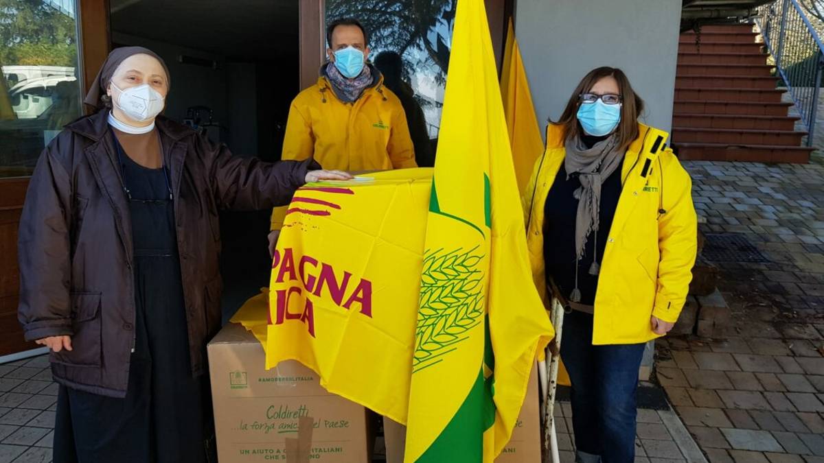 Forlì, Coldiretti dona pacchi alimentari alle famiglie bisognose
