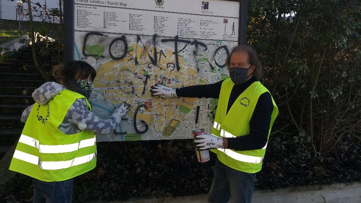 Forlì, i gilet gialli ripuliscono la città