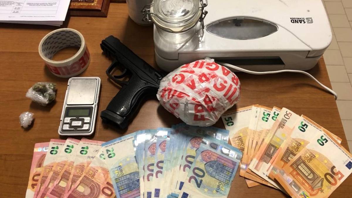 Droga in casa, arrestato 21enne a Cesenatico