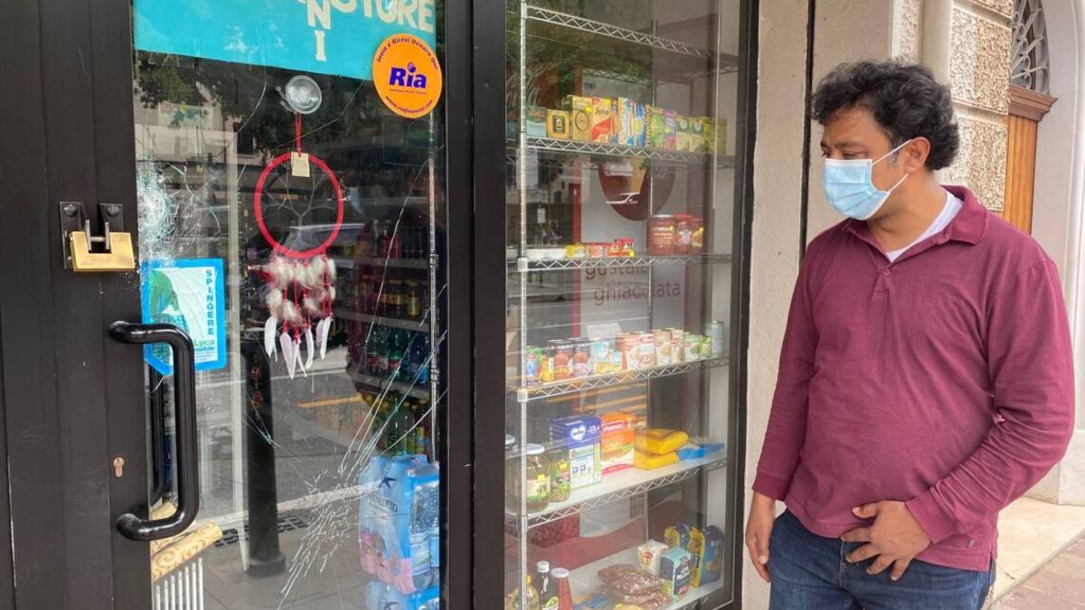 Negoziante preso di mira dai bulli e ferito in centro a Cesena