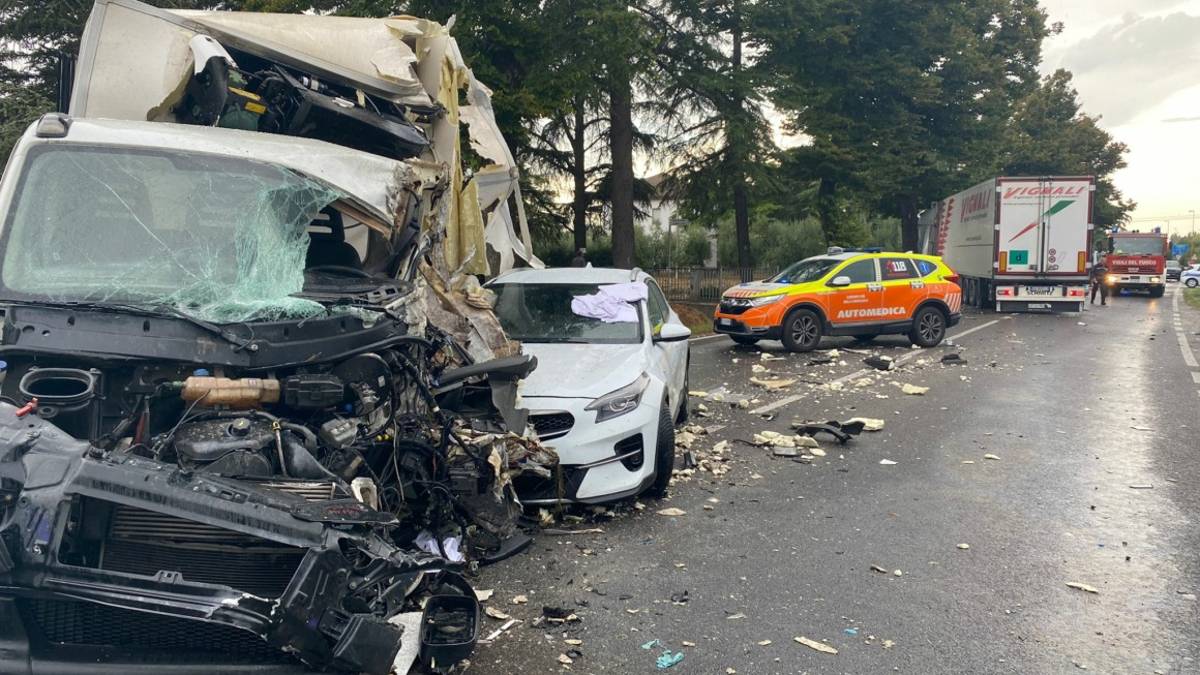 Cesena, incidente con due feriti gravi e via Emilia chiusa al traffico 4 ore