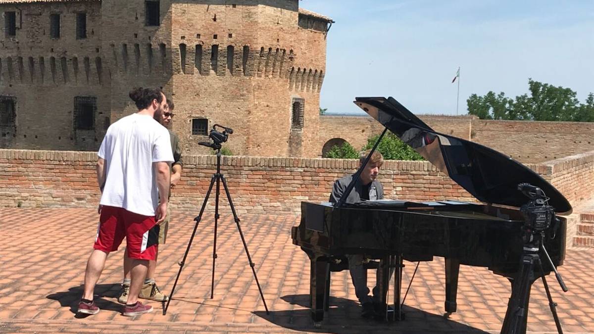 Il mago Casanova su Striscia dalla rocca di Cesena