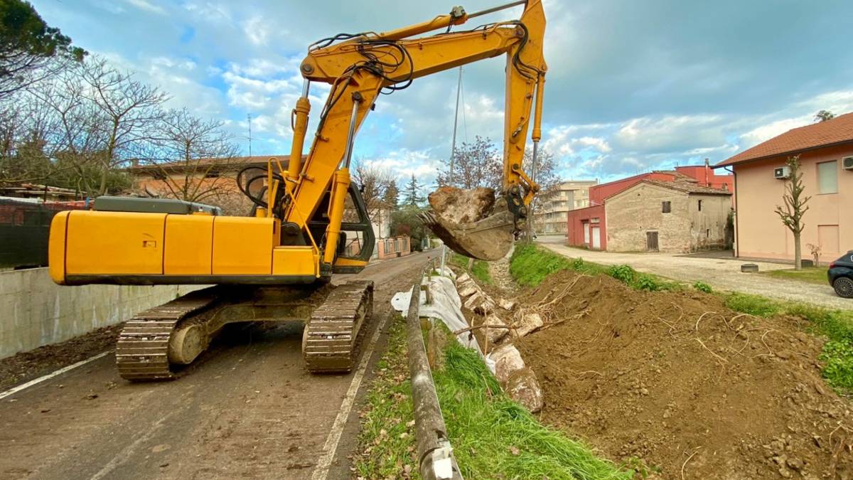Misano, in corso la manutenzione straordinaria al canale Rio Agina