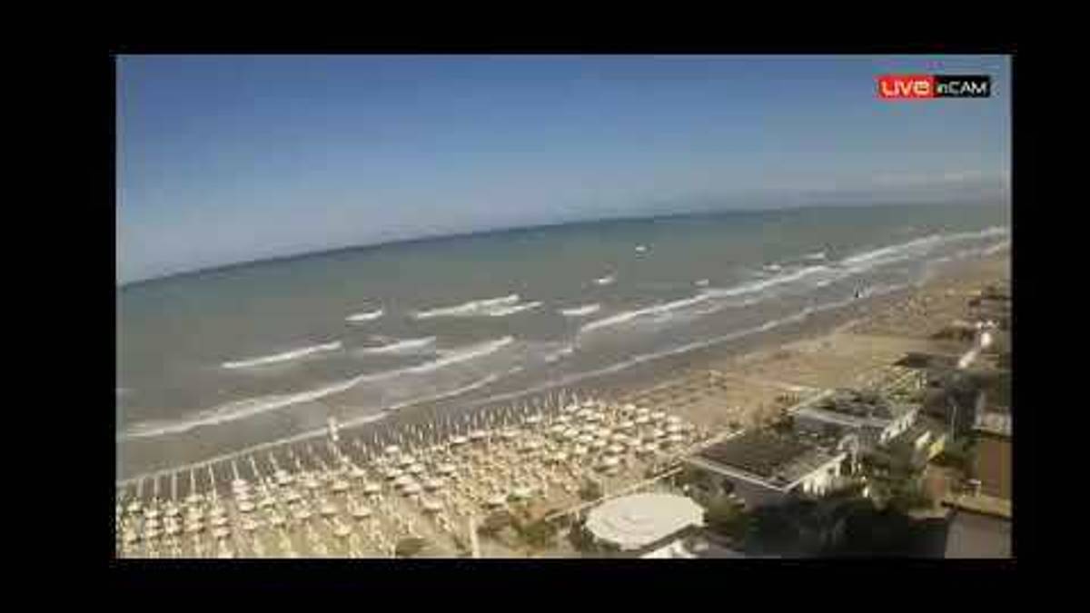 L'impatto della tromba marina sull'arenile di Milano Marittima VIDEO