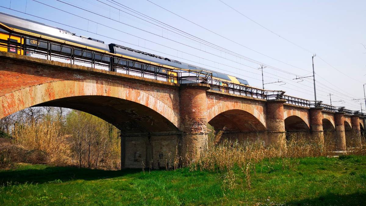 La ferrovia nei pressi di Imola foto mmph